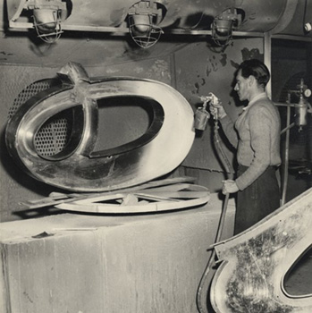 Le 20ème Siècle : L'Ère du Néon et du Plastique